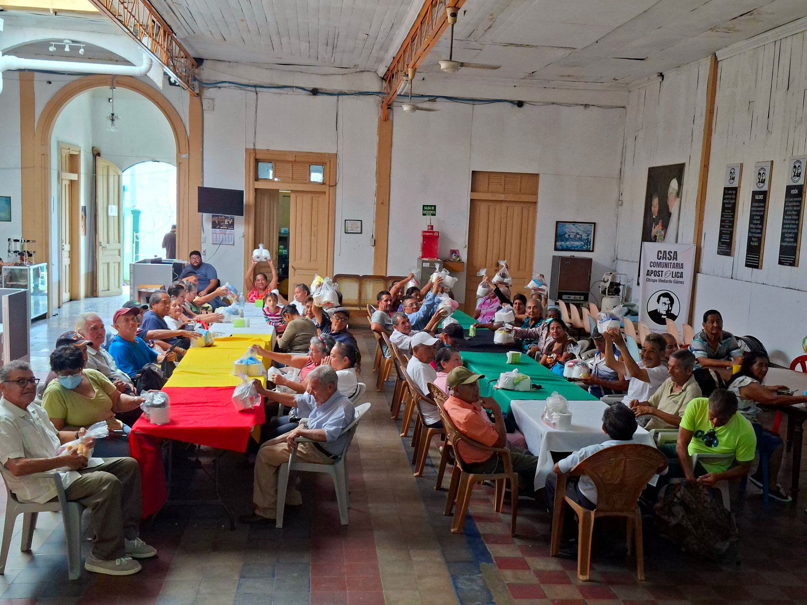 Segundo día del Comedor Comunitario para Adultos Mayores